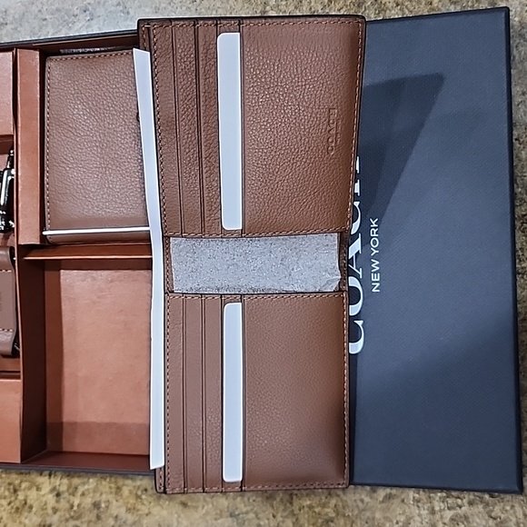 NWT Coach Men's Brown Wallet Gift Set - Picture 2 of 5